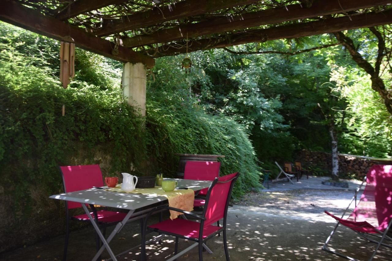 Chambres d'Hôtes L'Orée des Bois Lacrouzette Exterior foto