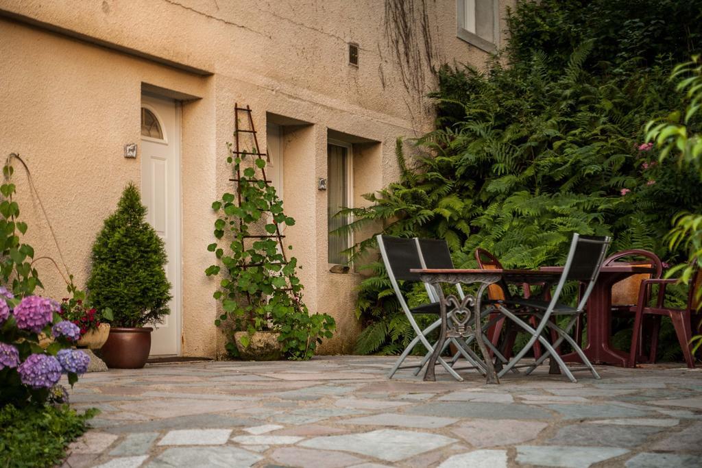 Chambres d'Hôtes L'Orée des Bois Lacrouzette Exterior foto